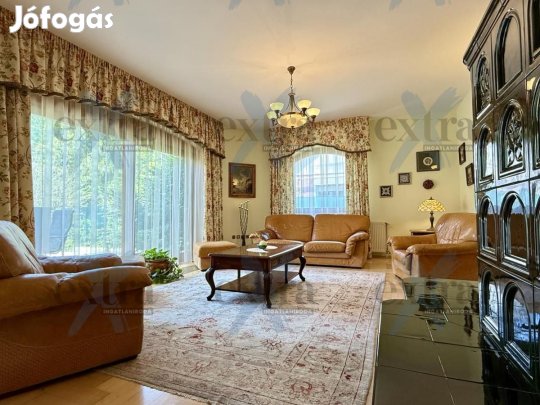 Újszegedi nagy ház nagy telekkel