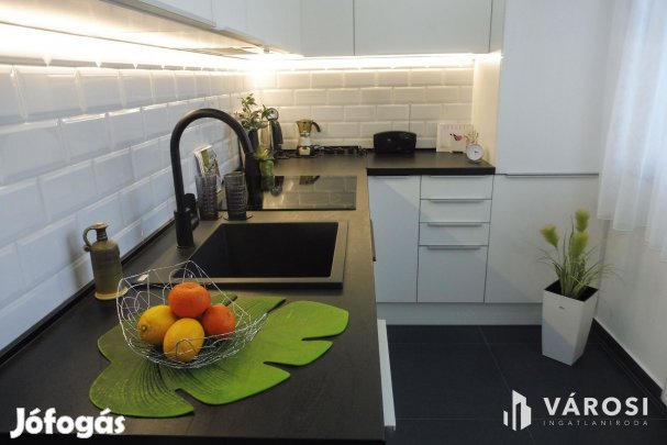 Újszegedi panel,top helyen,top minőségben eladó.