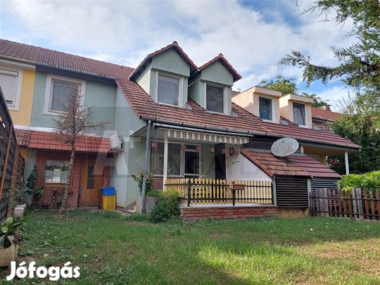Újszegedi sorház dupla garázzsal eladó!