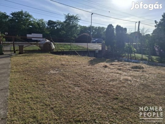 Újszegedi telek, akár telephelynek is főút mellett eladó! - Szeged