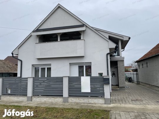 Újszerű 156 m2-es tégla családi ház, garázzsal