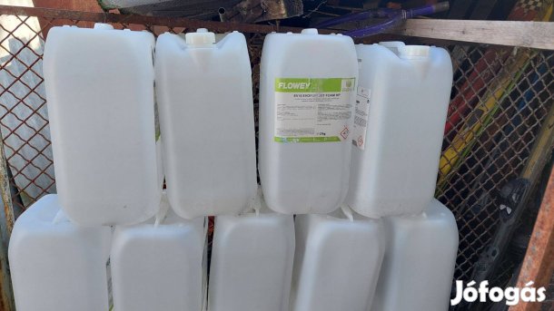 Újszerű 25 l-es kannák eladók
