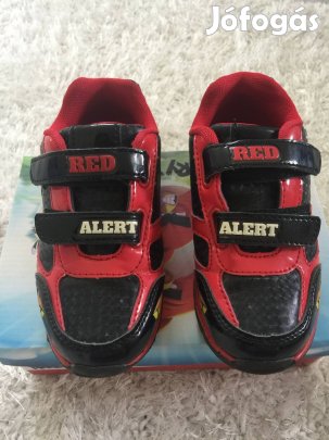 Újszerű 28-as fiú sportcipő