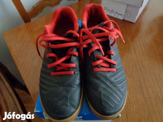 Újszerű 36 os Kripsta fiú sportcipő