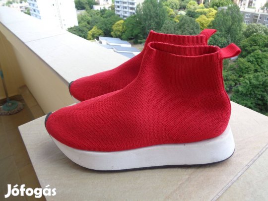 Újszerű 37 es piros Zara kislány boka cipő