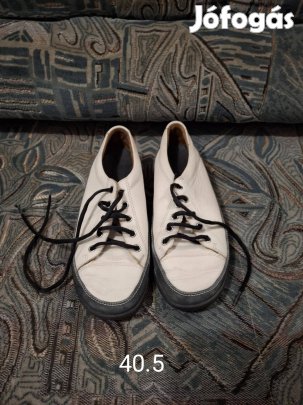 Újszerű 40.5 fehér bőrcipő