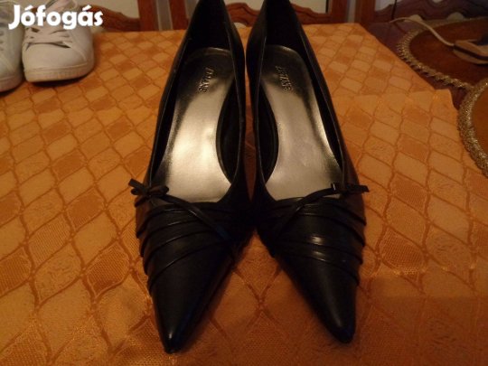 Újszerű 41 es fekete női bőr cipő