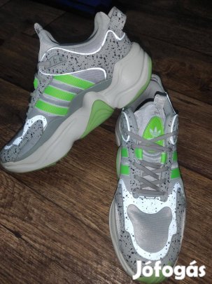 Újszerű Adidas Magmur Runner cipő - 39,5