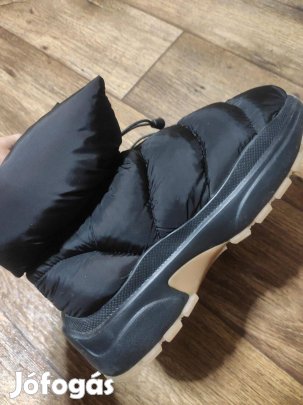 Újszerű H&M vastag talpú pufi csizma hótaposó