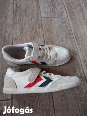 Újszerű Hummel sport cipő 40 méret