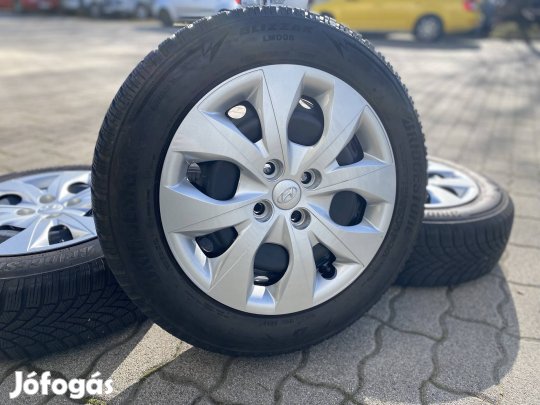 Újszerű Hyundai i20 gyári 15"-os lemezfelni szett 185/65R15 Tpms 