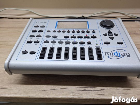 Újszerű Ketron Midjay SSD, vokál extrákkal,