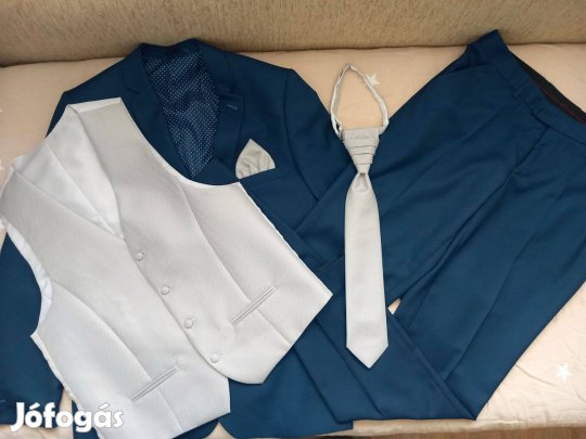 Újszerű M-es esküvői férfi öltöny szett 6 db-os