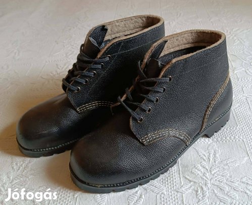 Újszerű NDK Szerelő / Munkavédelmi Fekete Bőr Bakancs (42 méret)