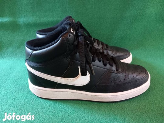 Újszerű Nike cipő 37,5