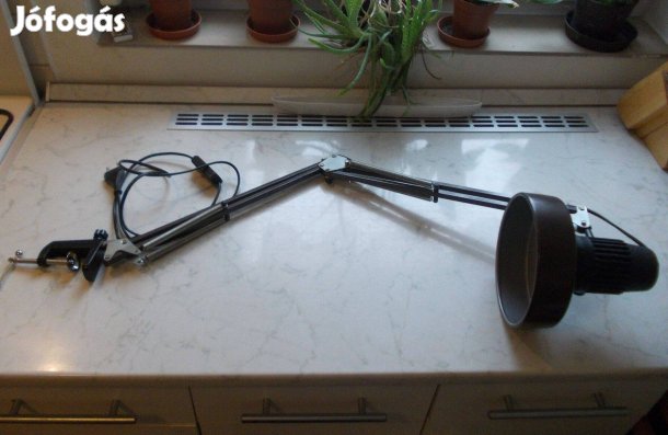 Újszerű Vrieland asztali lámpa féláron