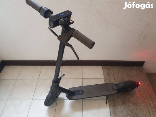 Újszerű Xiaomi Essential elektromos roller