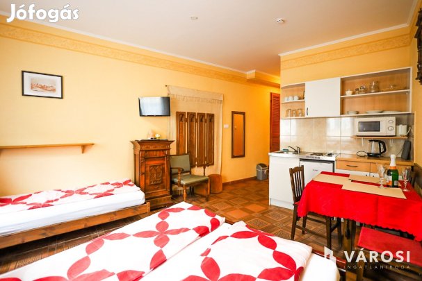 Újszerű, 10 egységből álló apartmanház a Vár tövében