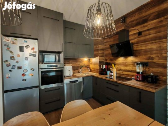 Újszerű, Napfényes Otthon Terasszal Azonnal Költözhető!