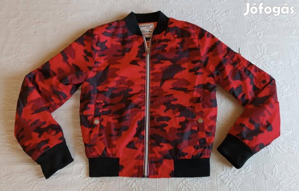 Újszerű "Vopse" Vagány Fiú Piros Terepmintás Bomber Dzseki (S méret)