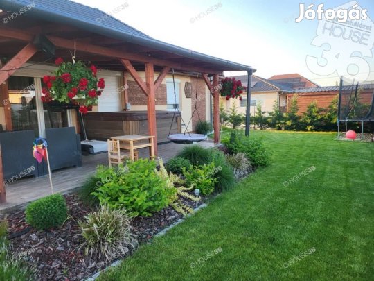 Újszerű - Modern otthon!