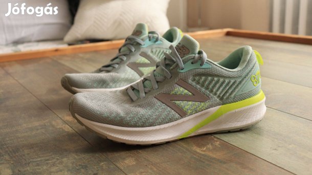 Újszerű ' New Balance W870v5 ' női futó cipő, 37.5-es méretben