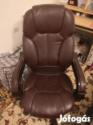 Újszerű, alig használt irodai ( vezetői ) forgó bőrfotel