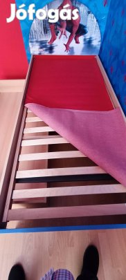 Újszerű, masszív, ágyneműtartós, egyszemélyes ágy eladó!
