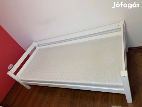 Újszerű ágy matraccal, ágyráccsal eladó