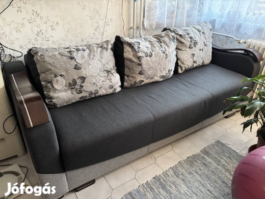 Újszerű ágyazható kanapé