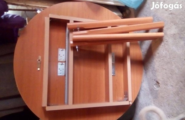 Újszerű állapot világosbarna szétnyitható kerek étkezőasztal 110 cm-es