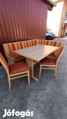 Újszerű állapotban lévő étkező garnitúra jobbos és balos állásban is