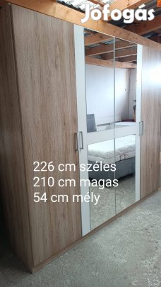 Újszerű állapotban lévő gardrób szekrény