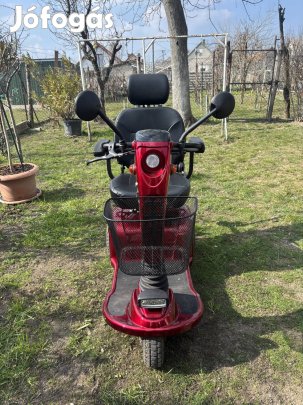 Újszerű állapotú SM3102 elektromos 3 kerekű moped
