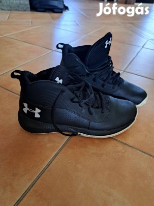 Újszerű állapotú bőr under urmor kosárlabdacipő 40 es