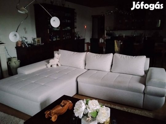 Újszerű állapotú kanapé
