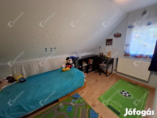 Újszerű családi ház eladó