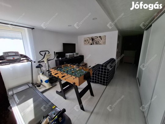 Újszerű családi ház eladó