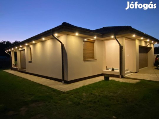 Újszerű családi ház kiadó Nyírpazony-Kabaláson 137 m, 3 háló, dupla