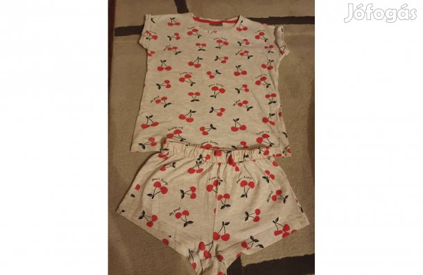 Újszerű cseresznyés kislány pizsama 8-9 év 1200 Ft