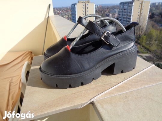 Újszerű divatos 37 es fekete nöi cipő eladó