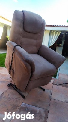 Újszerű elektromos felállást segítő fotel