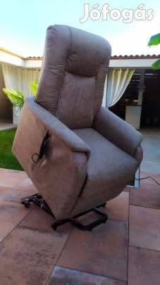 Újszerű felállást segítő elektromos fotel