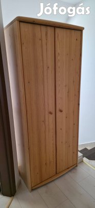 Újszerű fenyő szekrény polcos