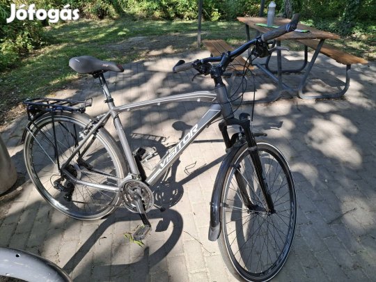 Újszerű férfi felszerelt trekking kerékpár 28-as aluvázas