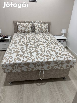 Újszerű franciaágy 