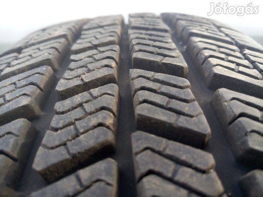 Újszerű gyári Ford Focus acélfelni garnitúra téli gumikkal + ajándék