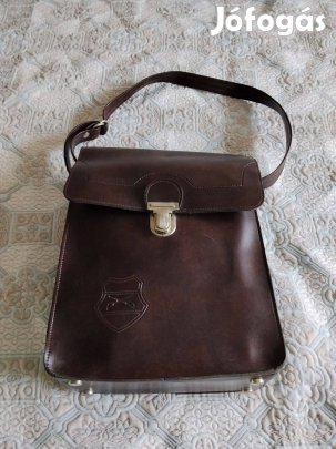 Újszerű katonai kimenő táska