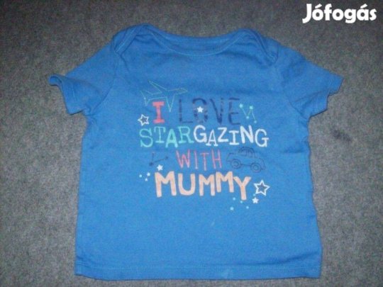 Újszerű kék mintás feliratos póló 3-6 hó (méret 68)