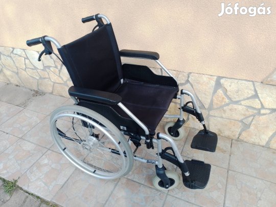 Újszerű kerekesszék tolókocsi terhelhetőség 130kg. 